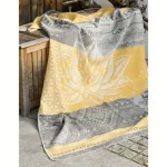 Spirit of OM, Flauschige Plaid-Decke Lotus gelb/grau