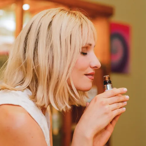 Riechen farboel Naturkosmetik kaufen, Behandlungen buchen Farblichttherapie